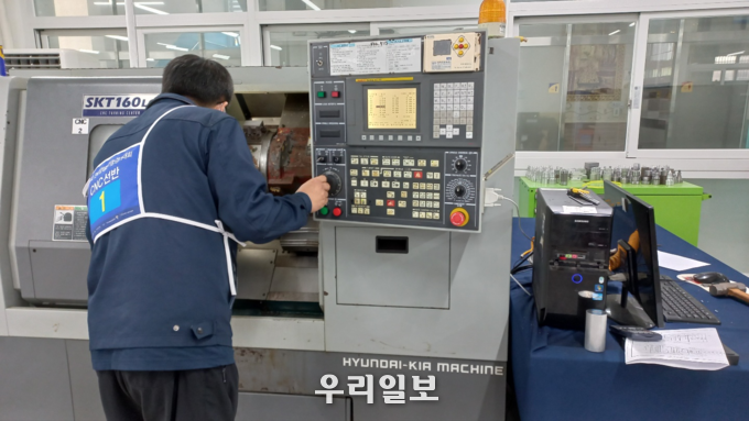 제39회 전국장애인기능경기대회 CNC선반 직종 경기 모습.(사진=한국폴리텍대학 남인천캠퍼스)