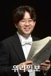 이명근 지휘자