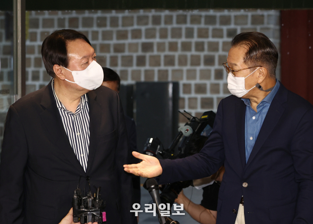 권영세 대외협력위원장이 윤석열 前 총장과 만났다. ⓒ 연합뉴스 제공