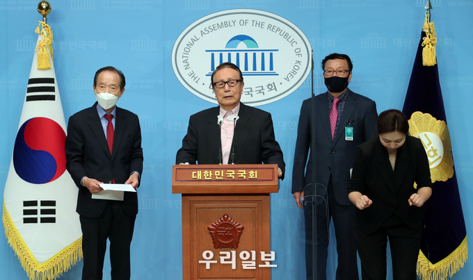 박찬종 전 의원이 장기표 출마선언에 지지하고 나섰다.