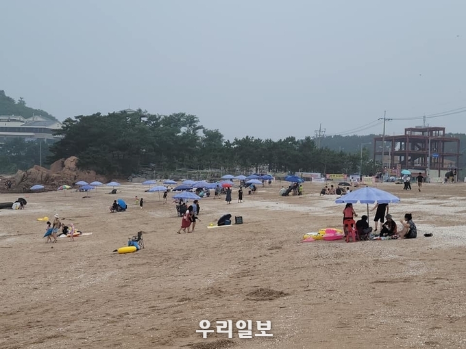 A씨가 운영하는 중구 용유동 선녀바위 옆 파라솔 모습