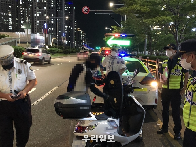 인천경찰청이 이륜차 법규위반행위를 집중단속을 하고 있다. ⓒ 인천경찰청 제공