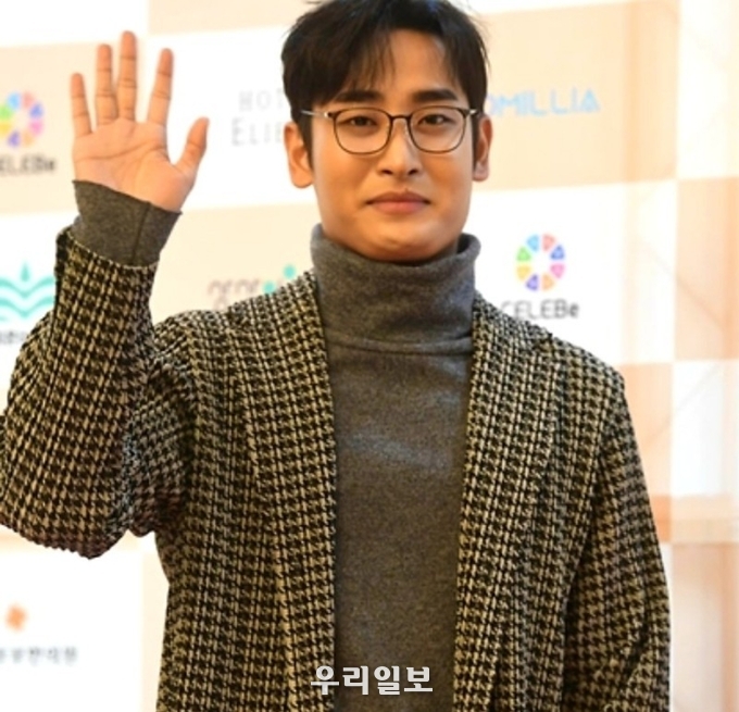 가수 박재정 ‘2021 대한민국을 빛낸 10인 대상’에서 대중가수 부문 수상의 영예를 안았다