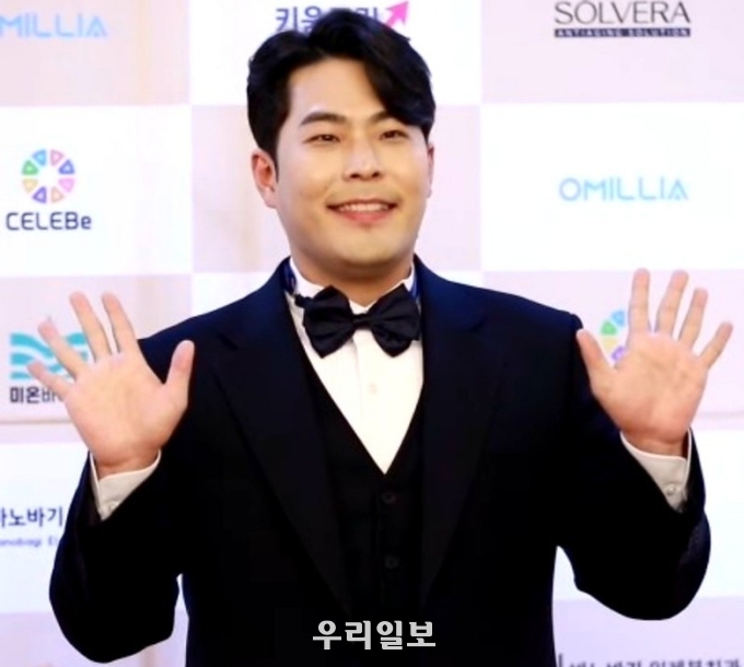 대한민국을 빛낸 10인 대상, 방송 예능인 부문 김해준 수상 포토존 기념촬영