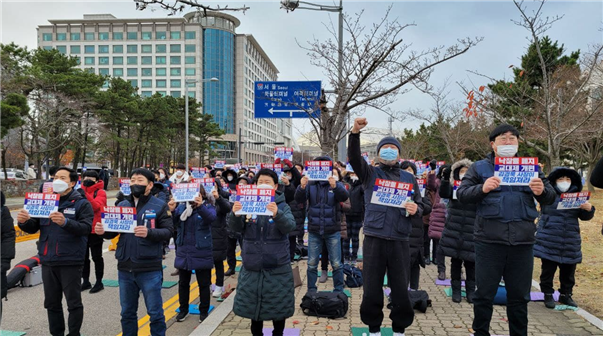 인천공항지역지부는 인천공항공사의 2022년 자회사 계약방침을 규탄하며 오늘 결의대회를 진행하고 있다. ⓒ 인천공항지역지부 제공