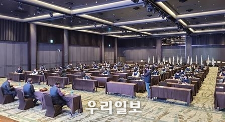 TS 노동조합 조합간부 및 대의원 약 70여 명이 참석한 가운데 방역수칙을 지키며 진행하고 있다.