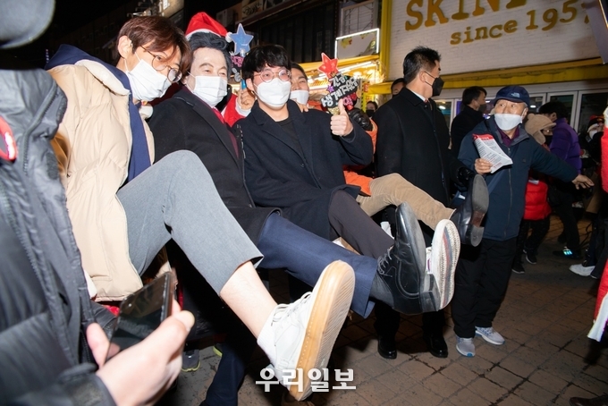 허경영 후보의 현장 스케치 .