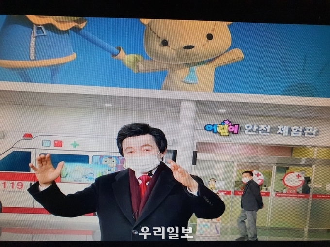 12월 30일 허경영 후보가 광주광역시에서 인터뷰를 하고 있다.