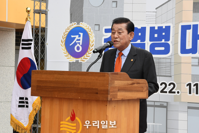 강화군보건소 감염병대응센터 준공식에서 유천호군수가 축사를 하고 있다. ⓒ 강화군청 제공