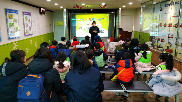 니트꿈나무어린이집 소방안전체험교육[사진= 남동소방서 제공]